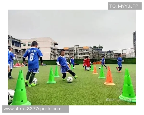 足球接球转身技巧视频教学助你提升球场表现与灵活性